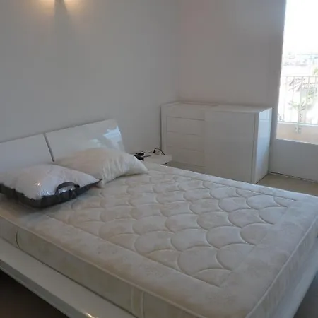 Sleeps 6 Air Con Wifi Cannes